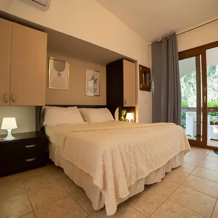Holiday home Melograno With Swimming Pool And Private Mattinata
